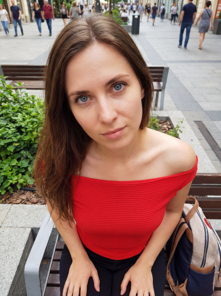 Γυναικείο Κόκκινο Ribbed Αμάνικο Top με Ασύμμετρο Ντεκολτέ – Μοντέρνο & Εντυπωσιακό