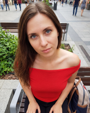 Γυναικείο Κόκκινο Ribbed Αμάνικο Top με Ασύμμετρο Ντεκολτέ – Μοντέρνο & Εντυπωσιακό