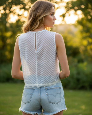 Γυναικεία Λευκή Αμάνικη Μπλούζα με Chevron Μοτίβο & Δαντέλα – Αέρινη & Καλοκαιρινή