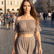 Γυναικείο Off‑Shoulder Μπεζ Cropped Top με Λάστιχο – Αέρινο & Θηλυκό