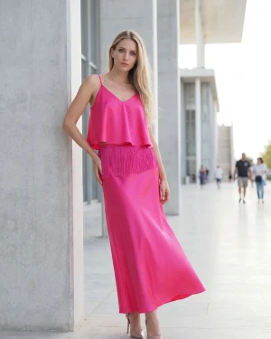 Γυναικείο Φούξια Σατέν Φόρεμα με Κρόσσια – Εντυπωσιακό & Λαμπερό