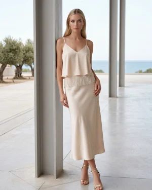 Γυναικείο Μπεζ Σατέν Φόρεμα με Κρόσσια – Κομψό & Minimal Chic