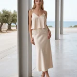 Γυναικείο Μπεζ Σατέν Φόρεμα με Κρόσσια – Κομψό & Minimal Chic