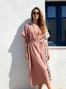 Γυναικείο Καφτάνι 60% Viscose – 40% Linen σε Ροζ Απόχρωση με Ζώνη & Ασύμμετρη Λεπτομέρεια