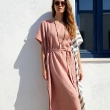 Γυναικείο Καφτάνι 60% Viscose – 40% Linen σε Ροζ Απόχρωση με Ζώνη & Ασύμμετρη Λεπτομέρεια