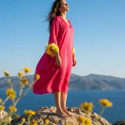 Γυναικείο Καφτάνι Φούξια με Φτερωτές Λεπτομέρειες – Ιδιαίτερο Φόρεμα Παραλίας & Μοναδικό Καλοκαιρινό Ρούχο