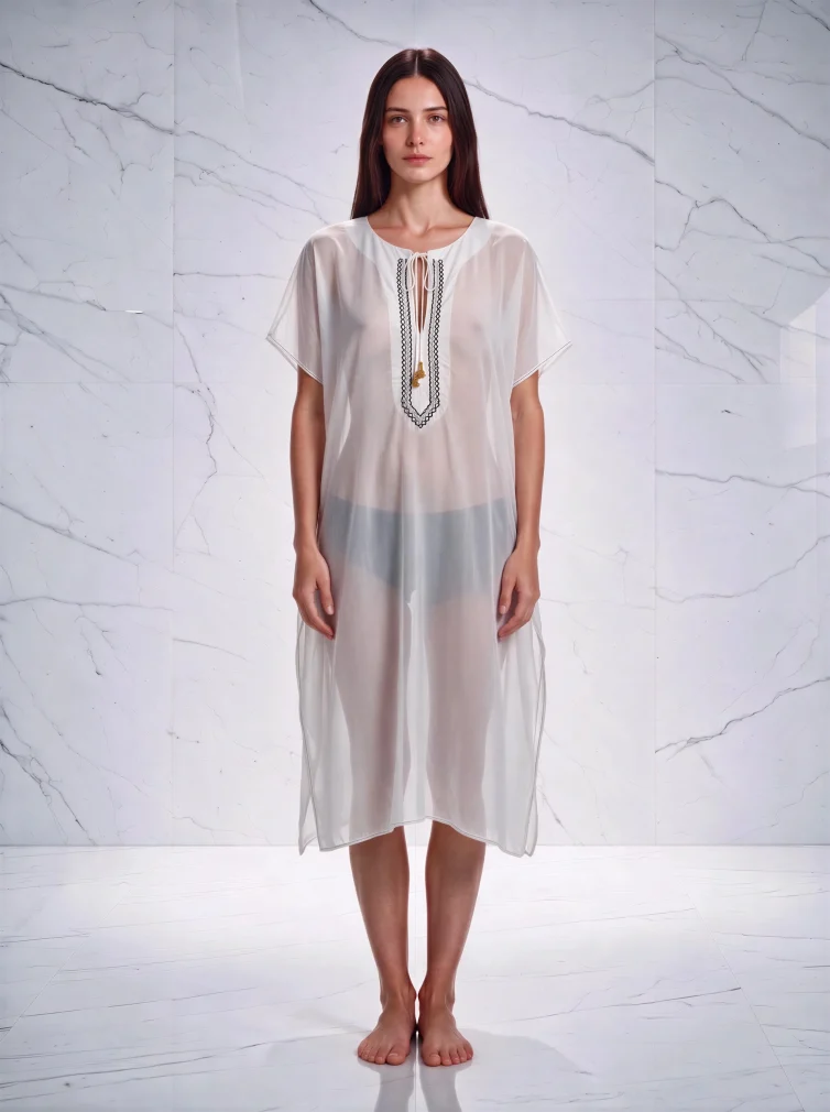 Λευκό Μεταξωτό Καφτάνι Παραλίας Silk–Cotton με Μαύρο Ζικ‑Ζακ & Ημιδιάφανο Ύφασμα