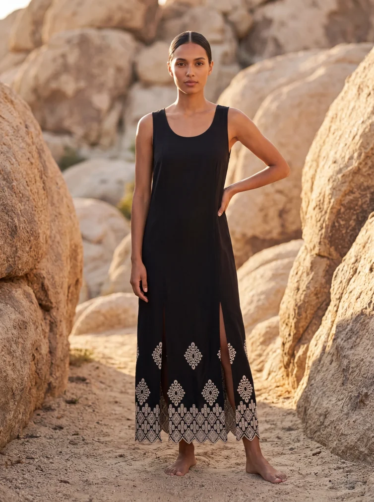 Μακρύ Μαύρο Φόρεμα Rayon με Κέντημα & Δύο Ανοίγματα Εμπρός