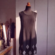 Μακρύ Μαύρο Φόρεμα Rayon με Κέντημα & Δύο Ανοίγματα Εμπρός
