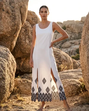 Μακρύ Αμάνικο Λευκό Φόρεμα Rayon με Μαύρο Κέντημα & Ανοίγματα