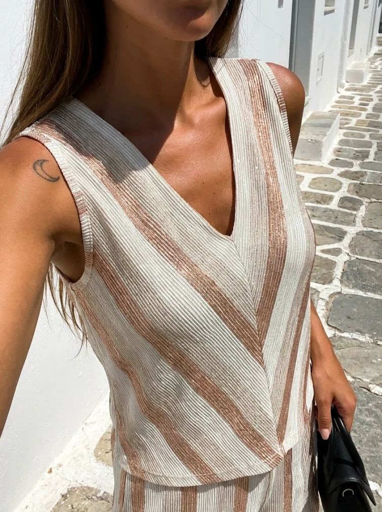 Unique Resort Top with V‑Neck & Metallic Details – Premium Summer Chic