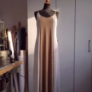 Φόρεμα Μακρύ Τιράντα Modal–Polyester με Αυξομείωση & Colorblock Σχέδιο